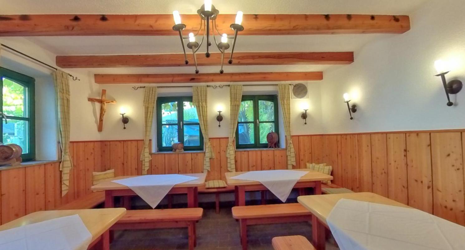 Hotel-Restaurant-Vinothek Felix Sommer Auersthal Ngoại thất bức ảnh