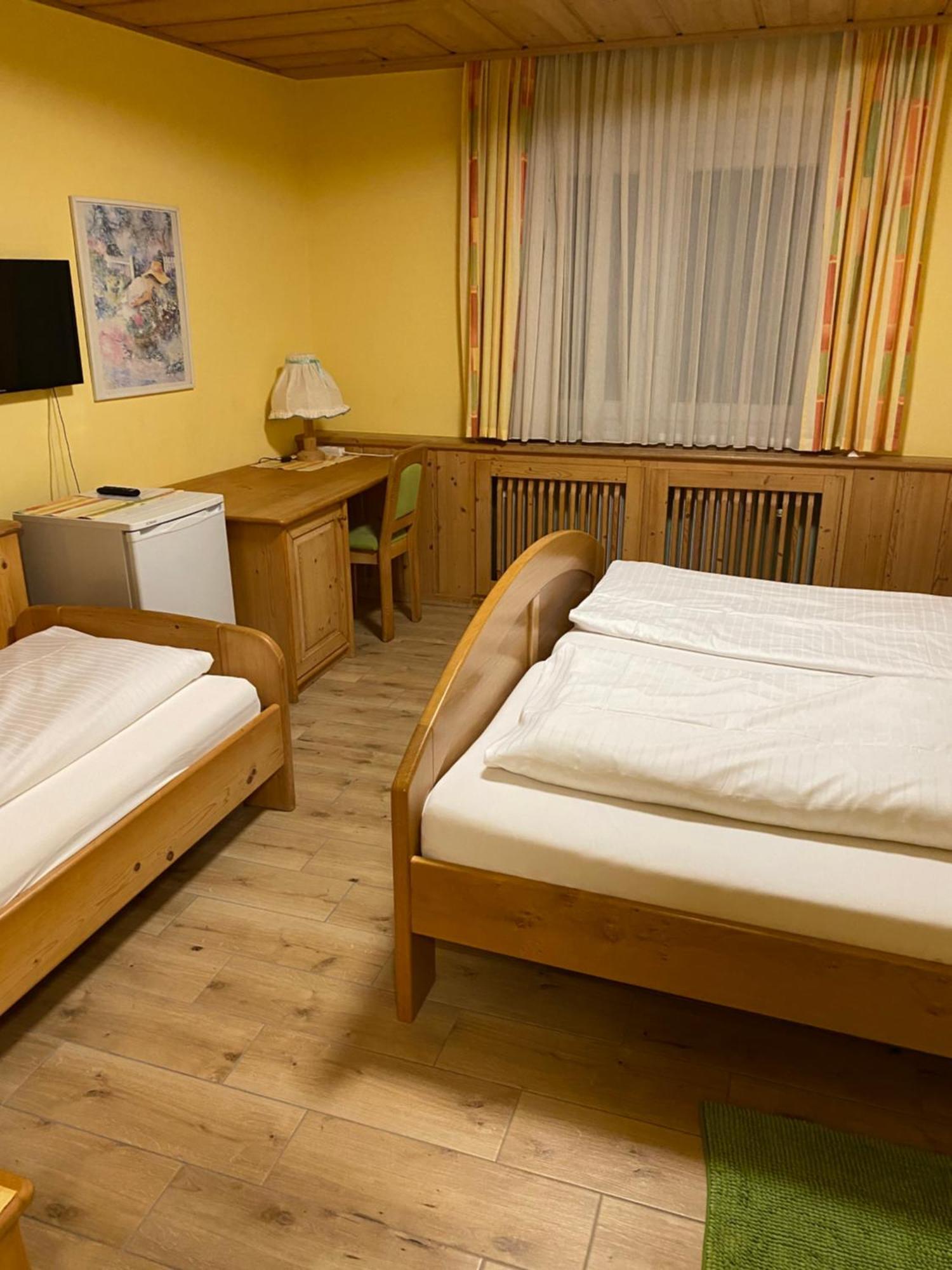 Hotel-Restaurant-Vinothek Felix Sommer Auersthal Ngoại thất bức ảnh