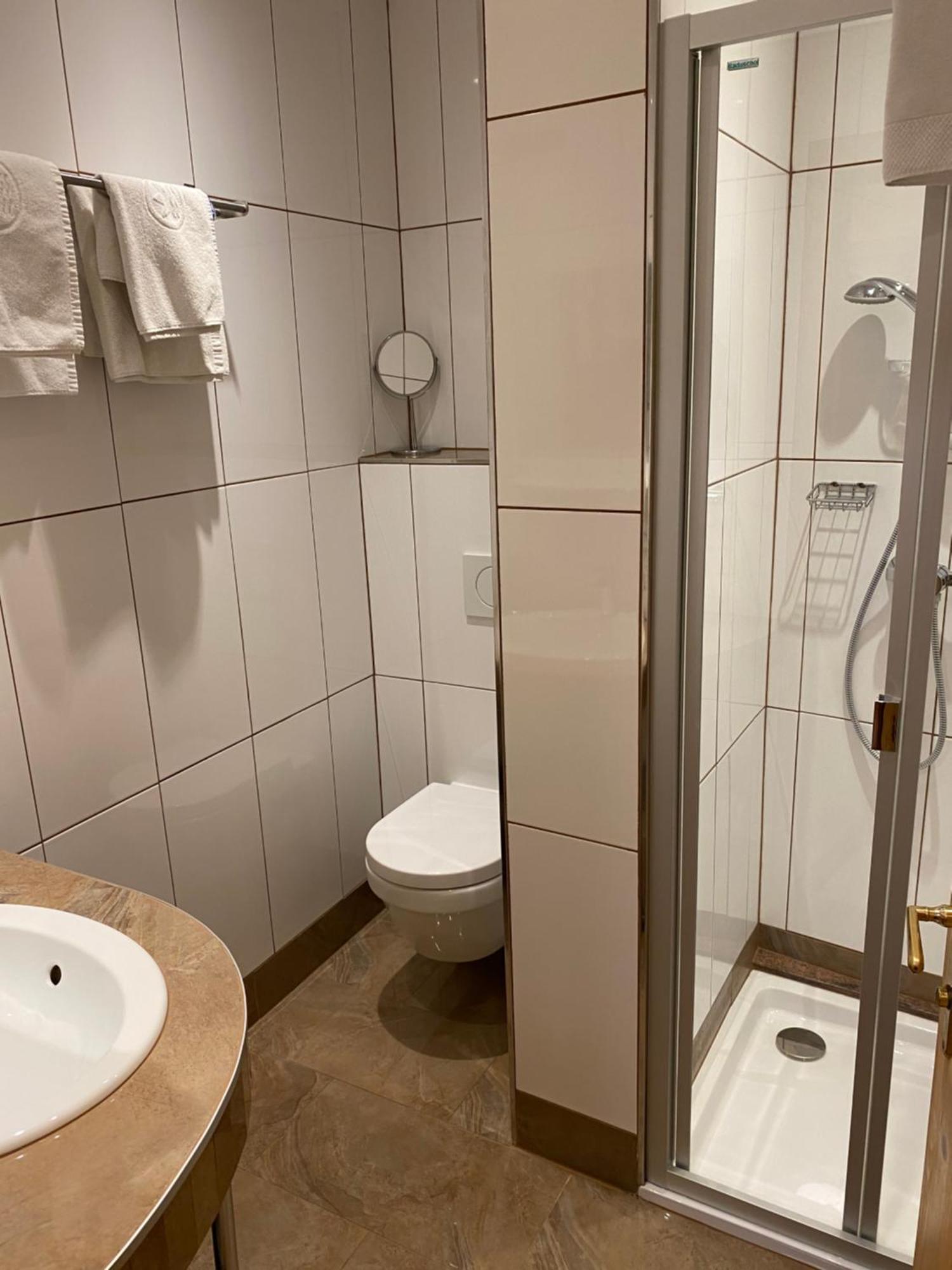 Hotel-Restaurant-Vinothek Felix Sommer Auersthal Ngoại thất bức ảnh